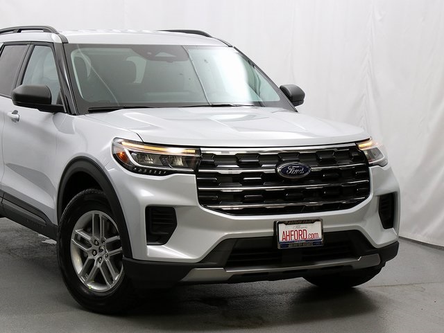 2026 Ford Explorer photo 2