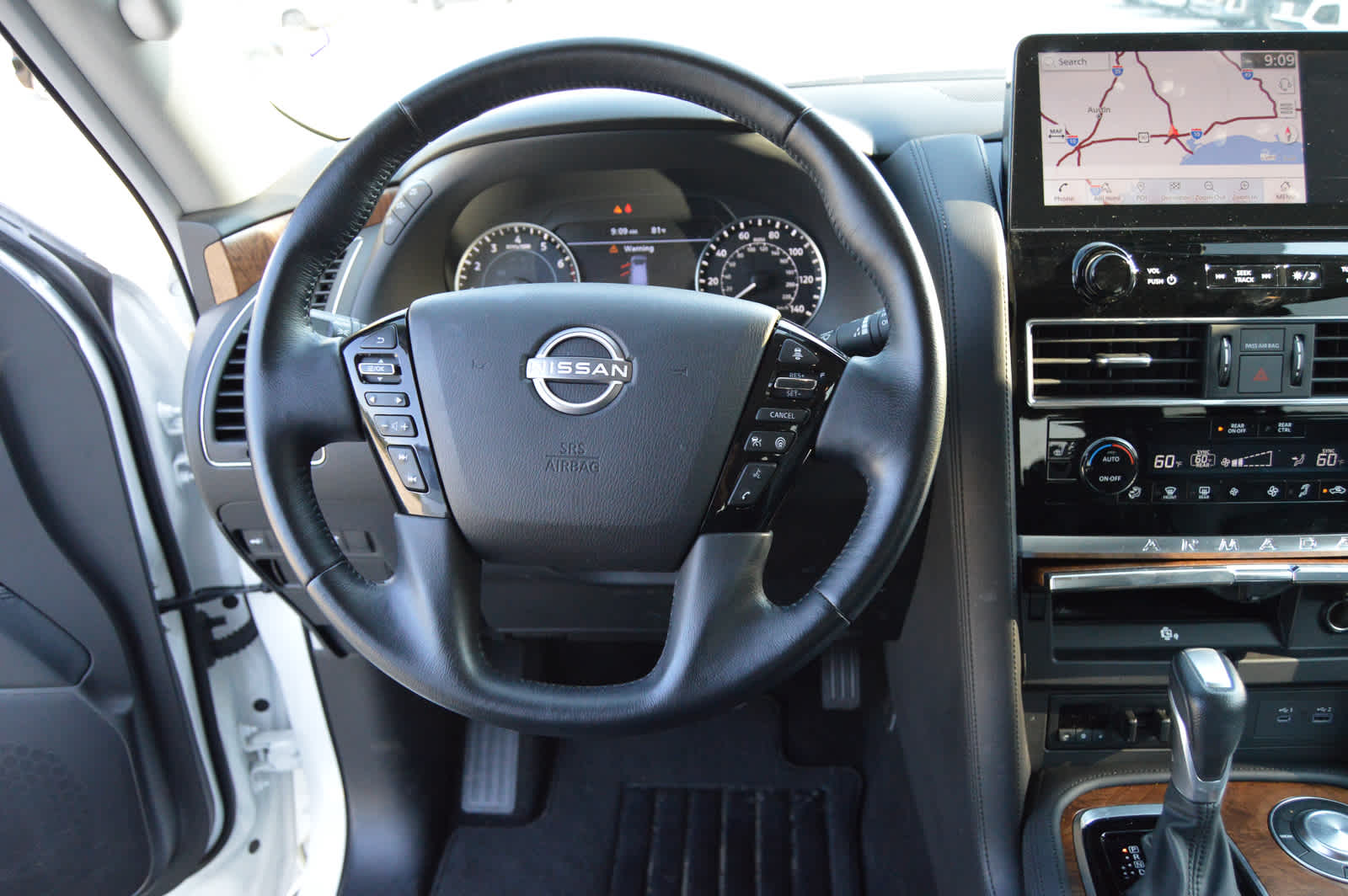 2024 Nissan Armada SL photo 17