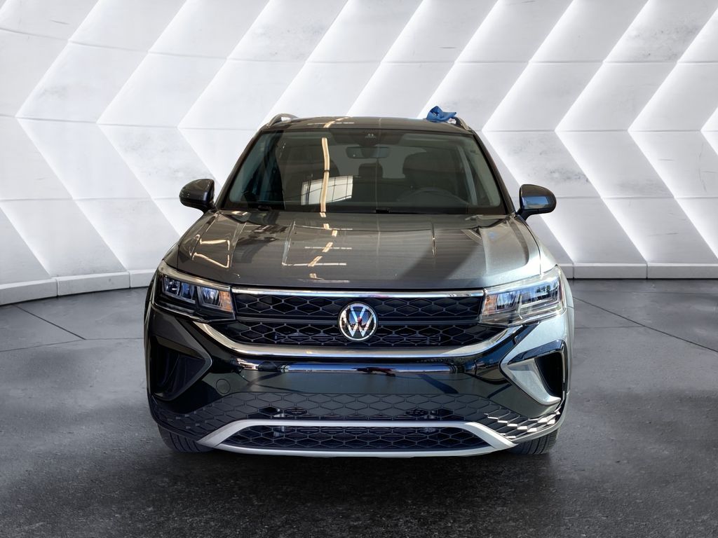 2024 Volkswagen Taos SE photo 2