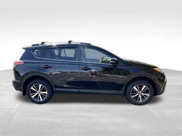 2017 Toyota RAV4 XLE photo 6