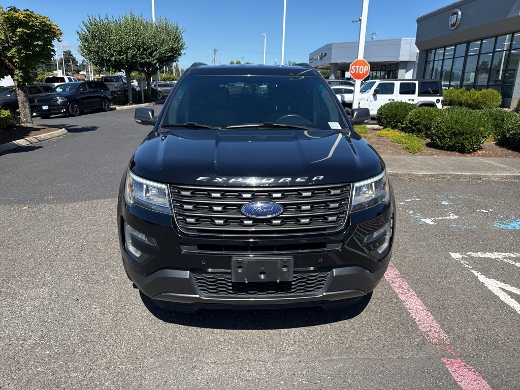 2017 Ford Explorer XLT photo 2