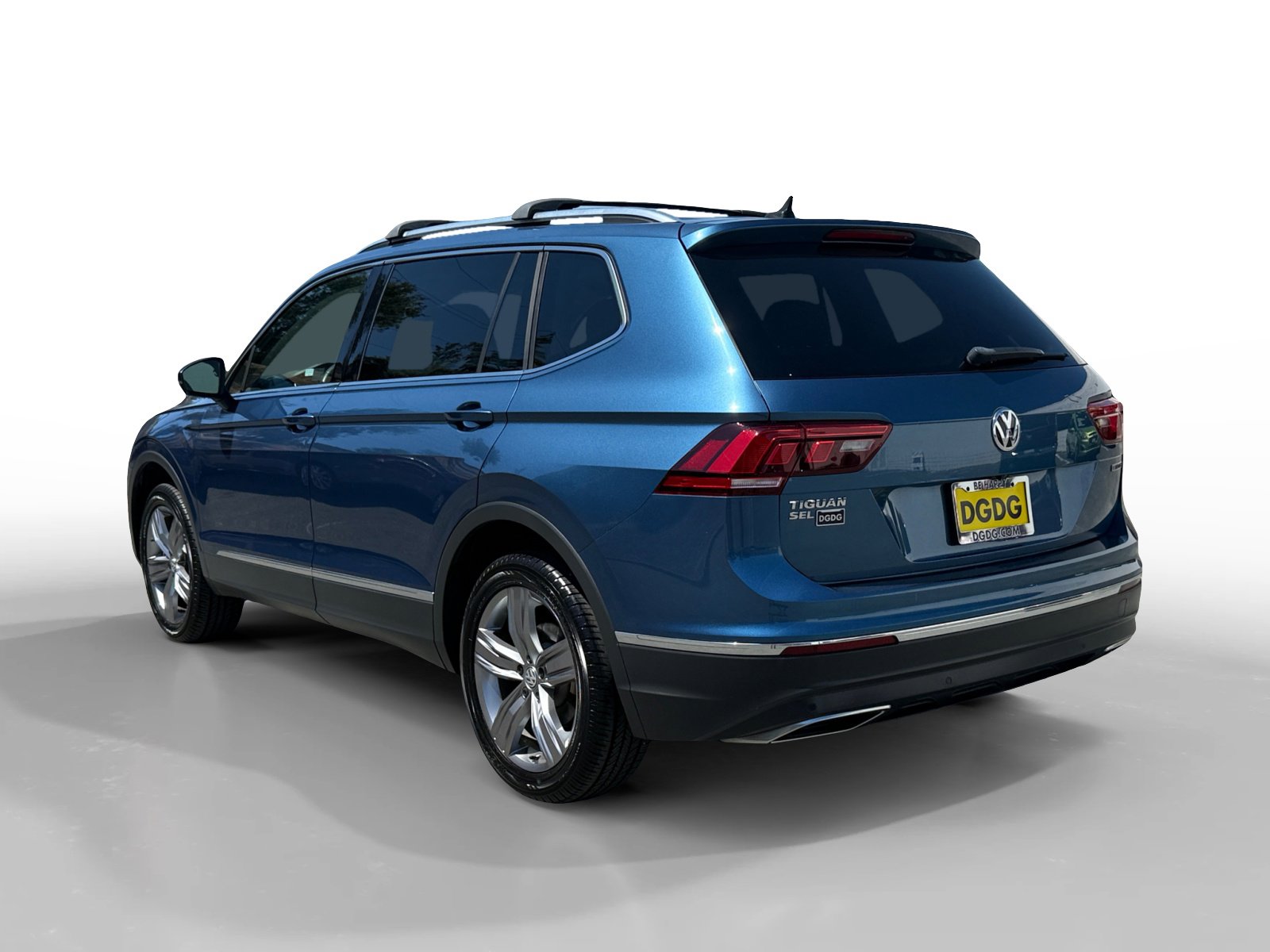 2020 Volkswagen Tiguan SEL photo 2