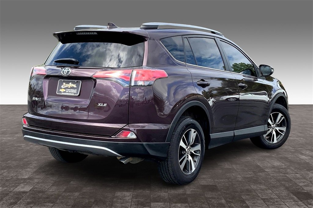 2018 Toyota RAV4 XLE photo 12