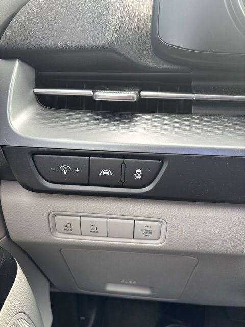 2023 Kia Carnival LX photo 16