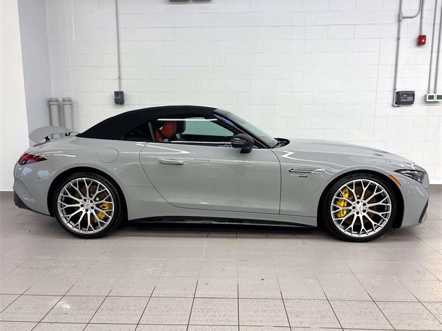 2022 Mercedes Benz SL 63 AMG photo 2