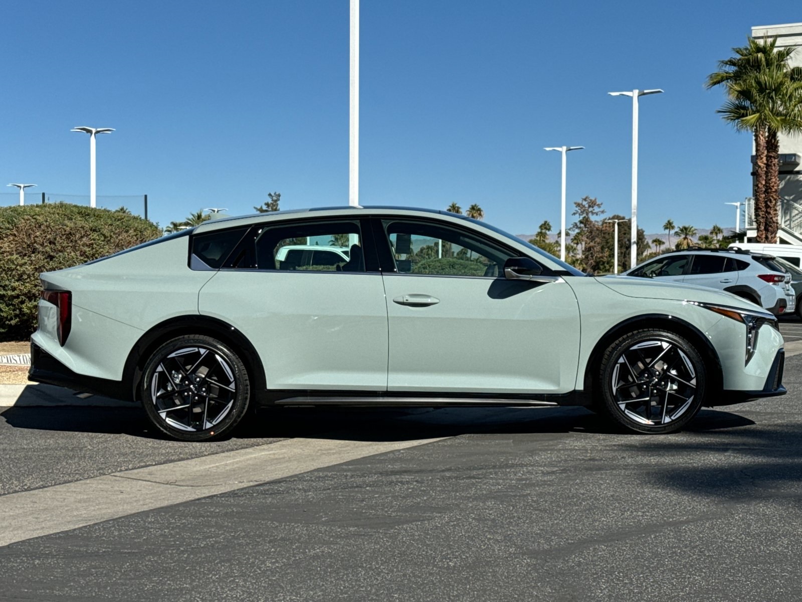 2025 Kia K4 GT-Line photo 2