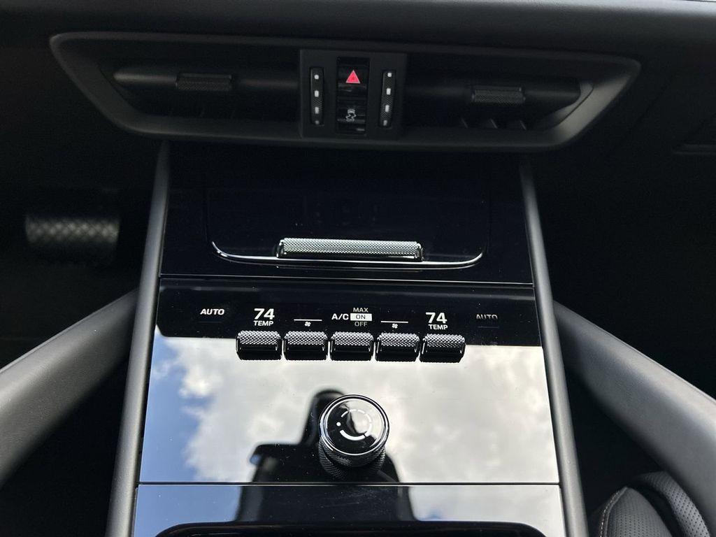 2025 Porsche Cayenne Coupe Base photo 23