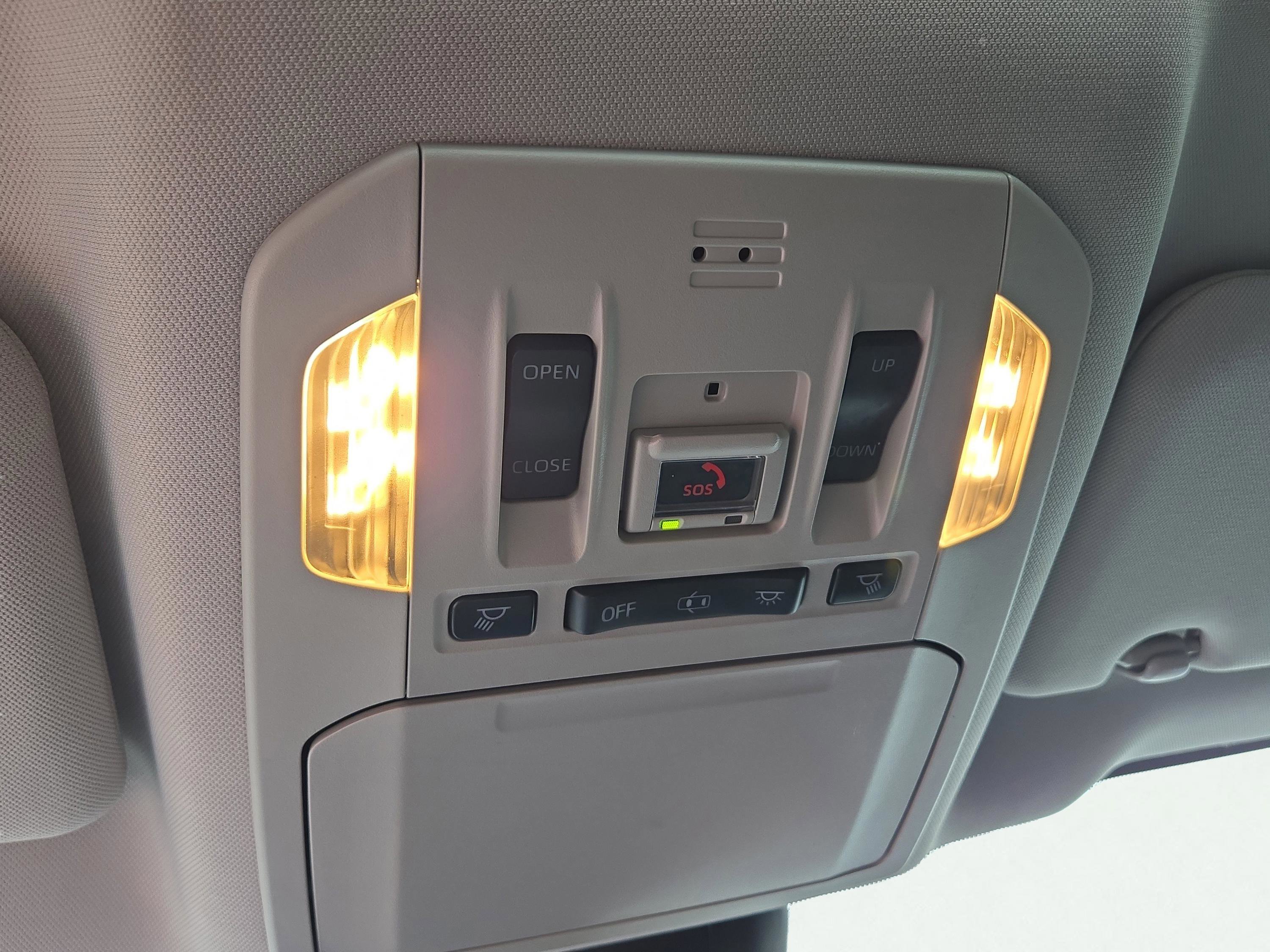2021 Toyota Highlander XLE photo 28