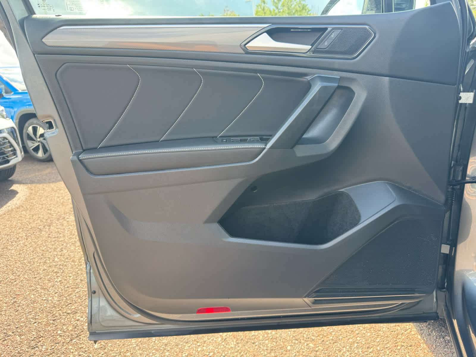 2023 Volkswagen Tiguan SE R-Line Black photo 9
