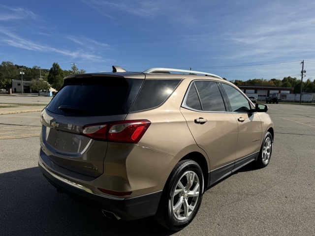 2018 Chevrolet Equinox LT photo 5