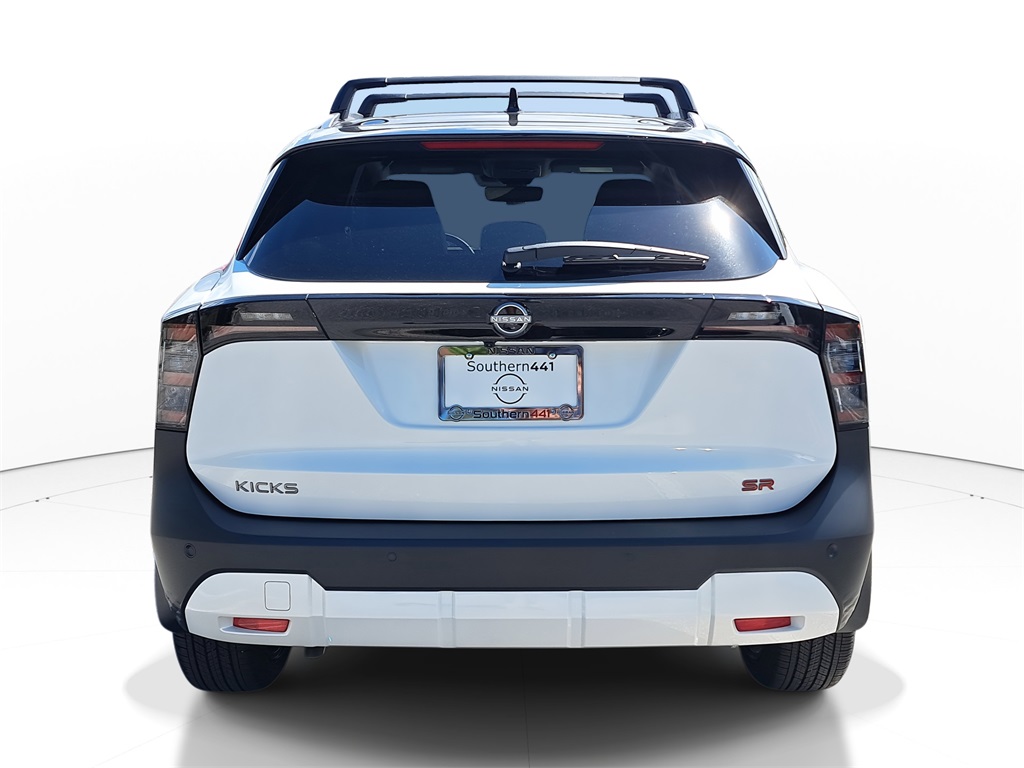 2026 Nissan Kicks SR photo 6