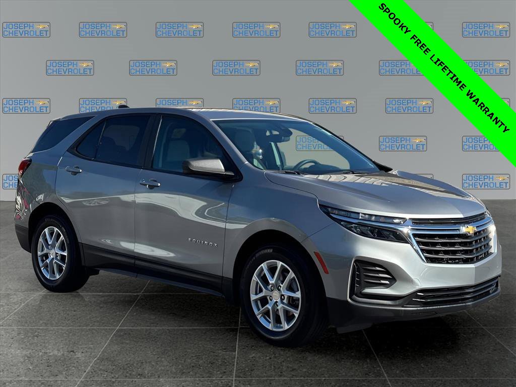 2023 Chevrolet Equinox LS photo 3