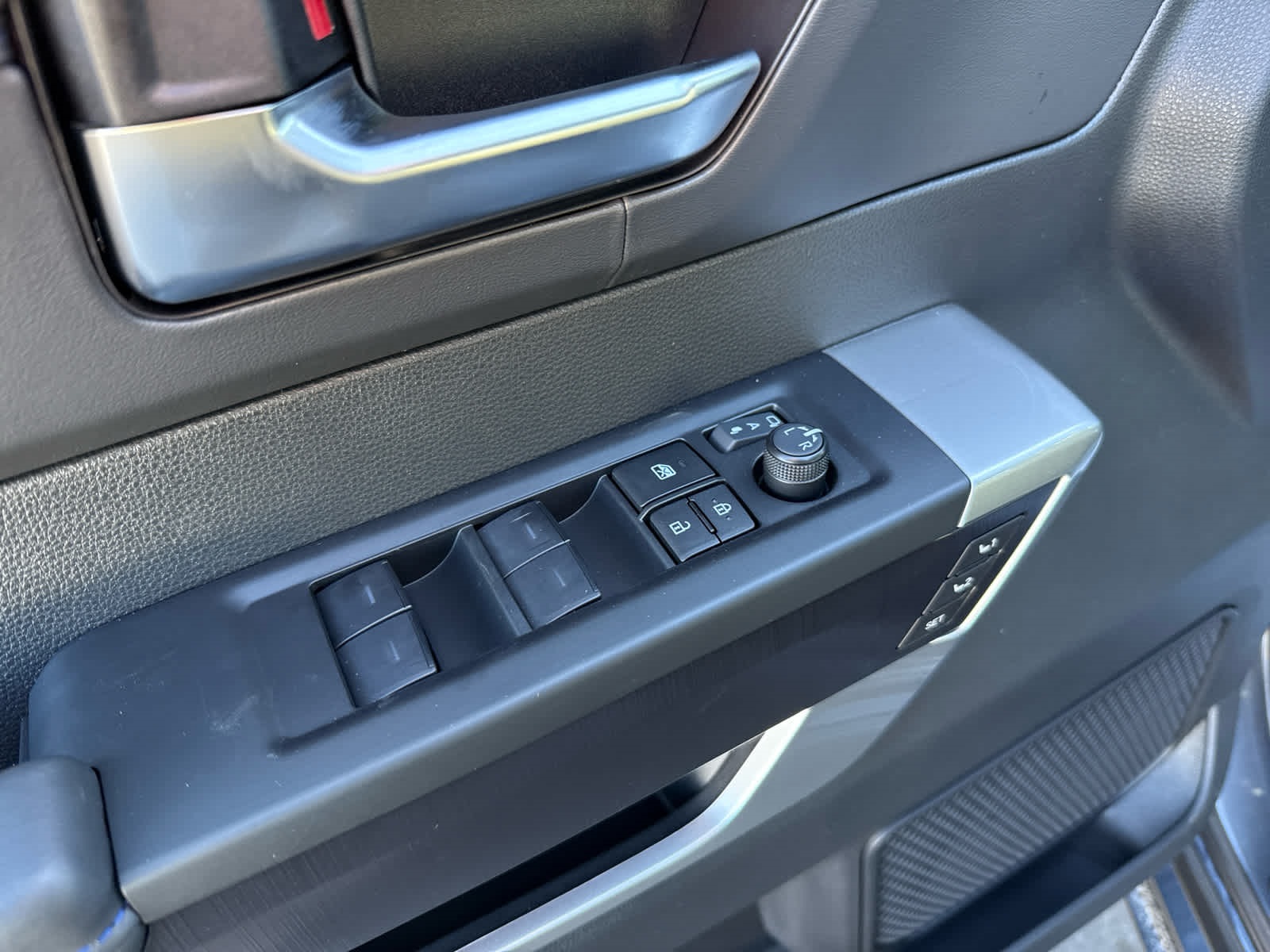 2025 Toyota Tundra Platinum CrewMax photo 10