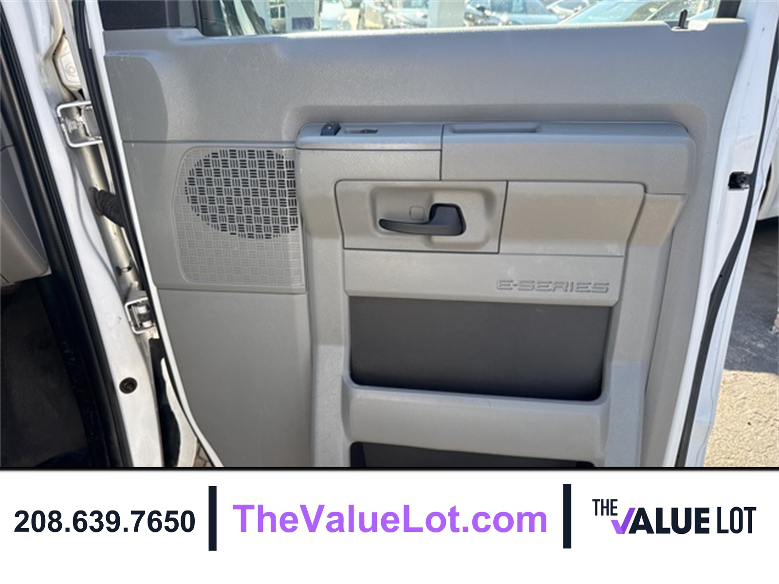 2014 Ford E-350 photo 11