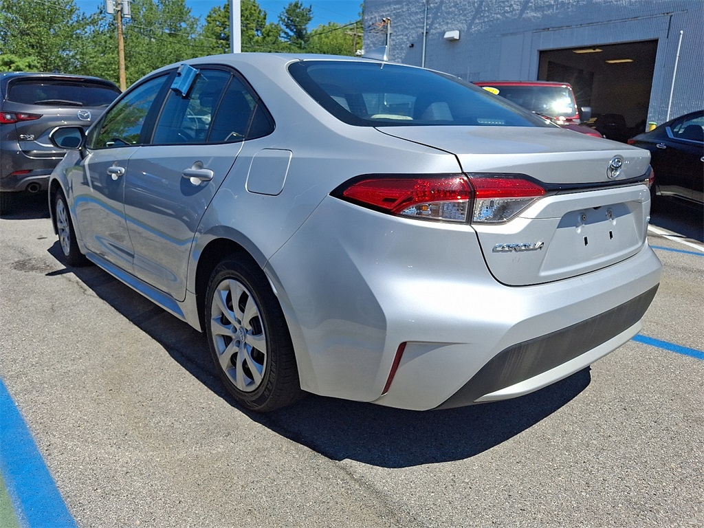 2021 Toyota Corolla LE photo 3