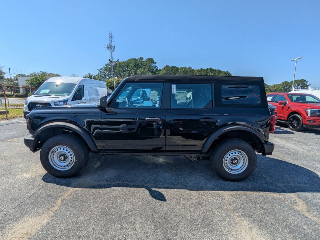 2025 Ford Bronco Base photo 6