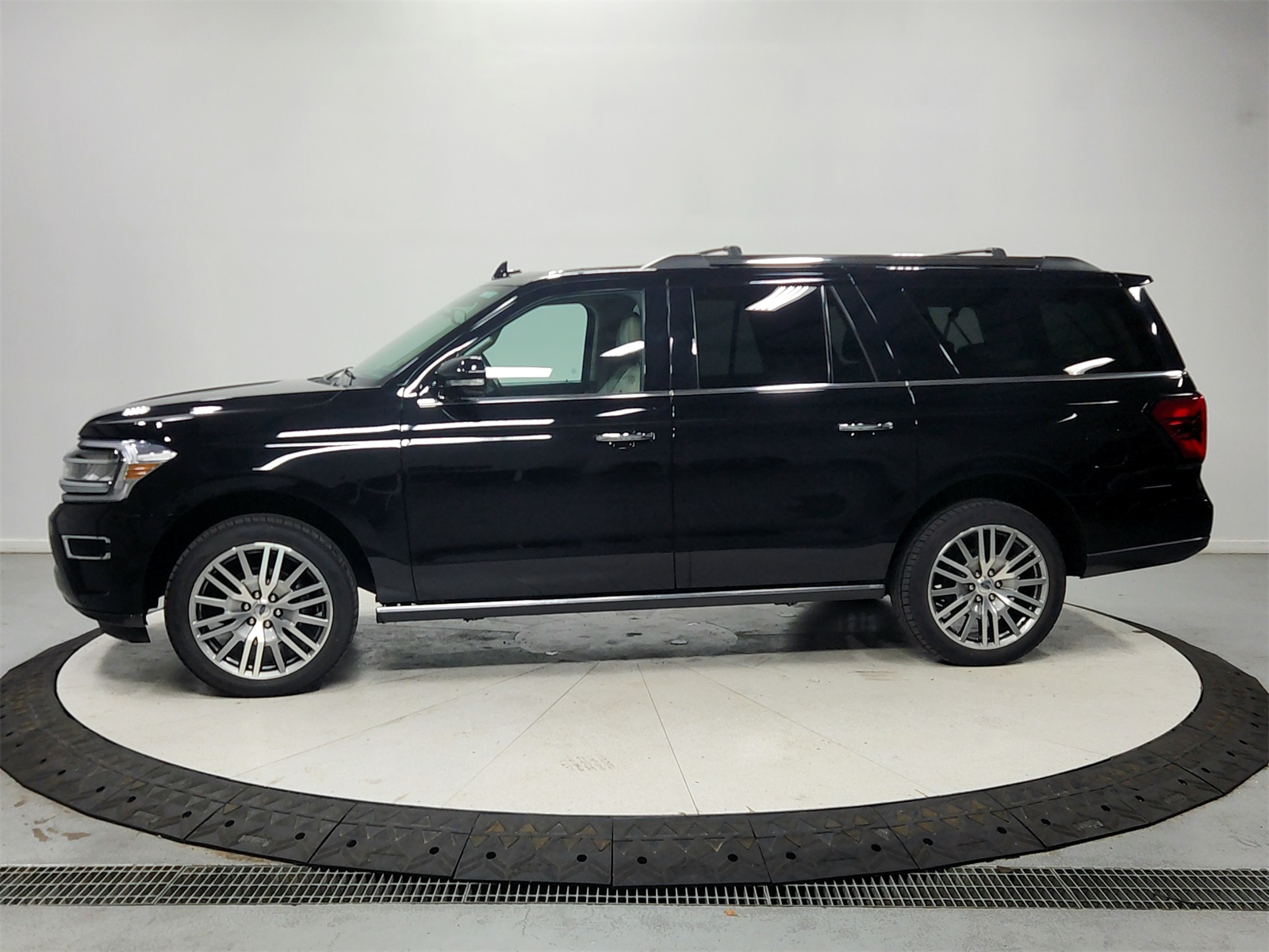 2024 Ford Expedition MAX Limited photo 3