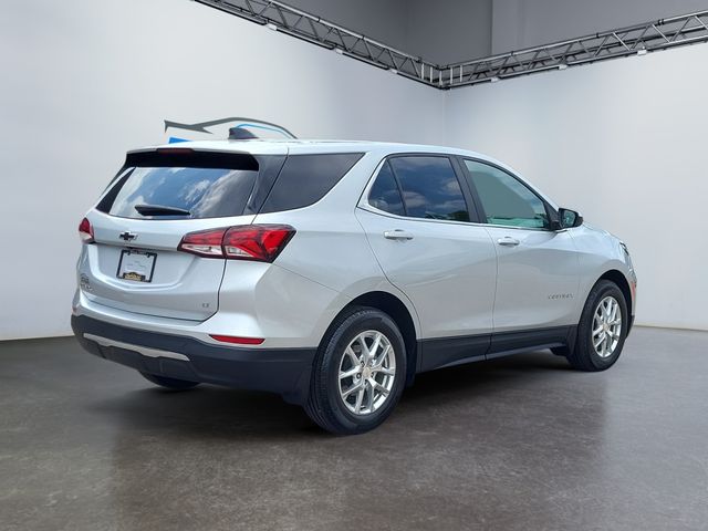 2022 Chevrolet Equinox LT photo 2
