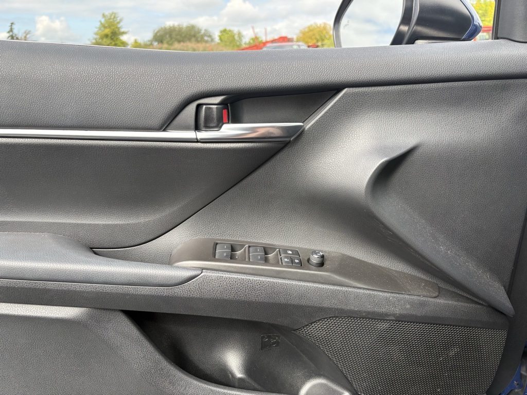 2024 Toyota Camry SE photo 9