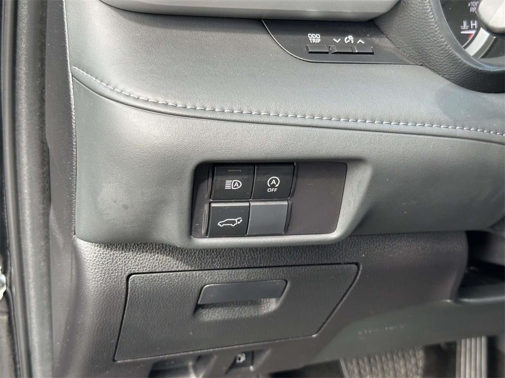 2023 Toyota Highlander LE photo 8