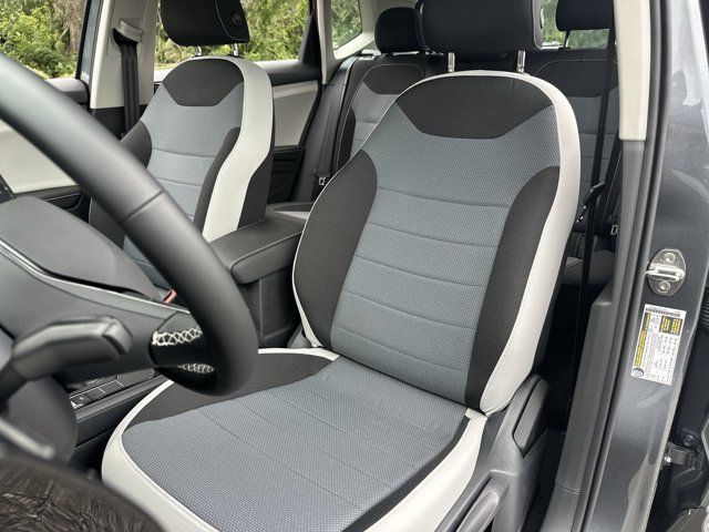 2025 Volkswagen Taos S photo 3