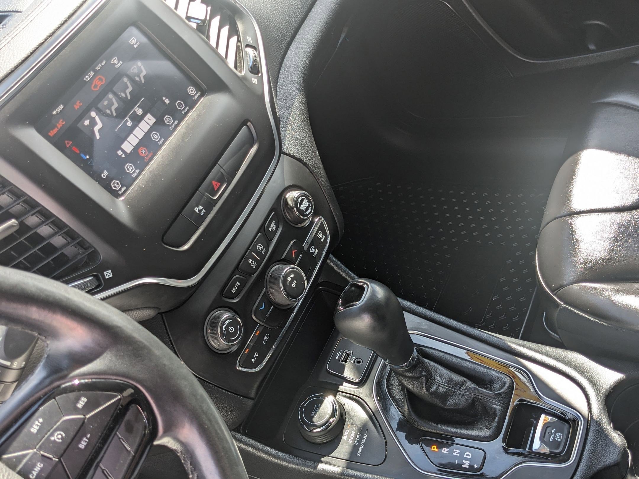 2019 Jeep Cherokee Altitude photo 12