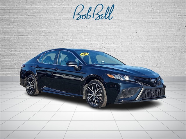 2023 Toyota Camry SE's photo