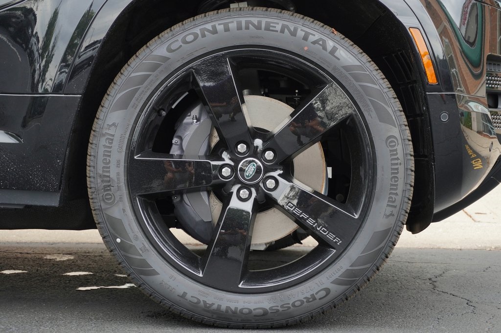 2025 Land Rover Defender 110 X-Dynamic SE photo 8