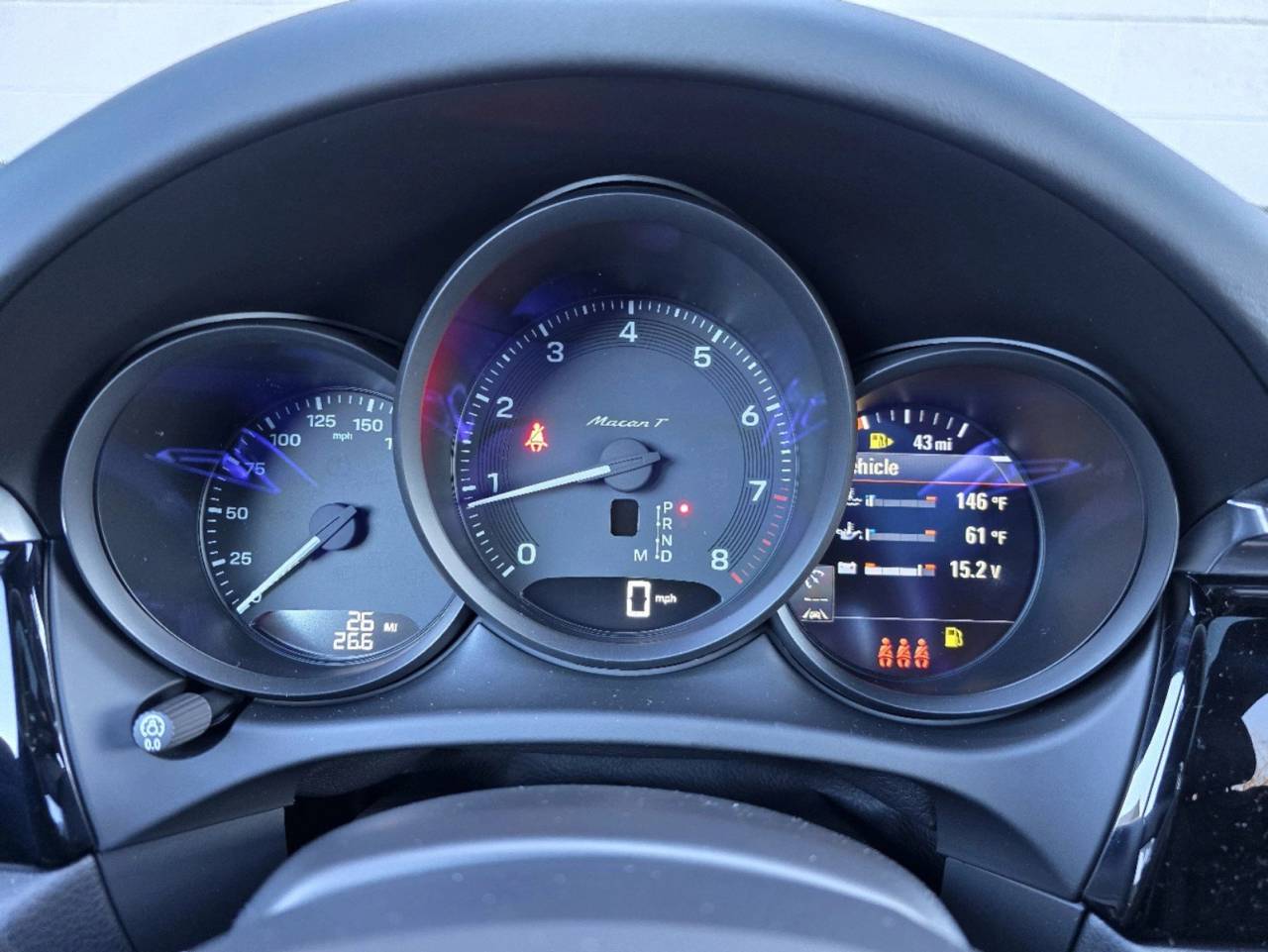 2025 Porsche Macan T photo 18