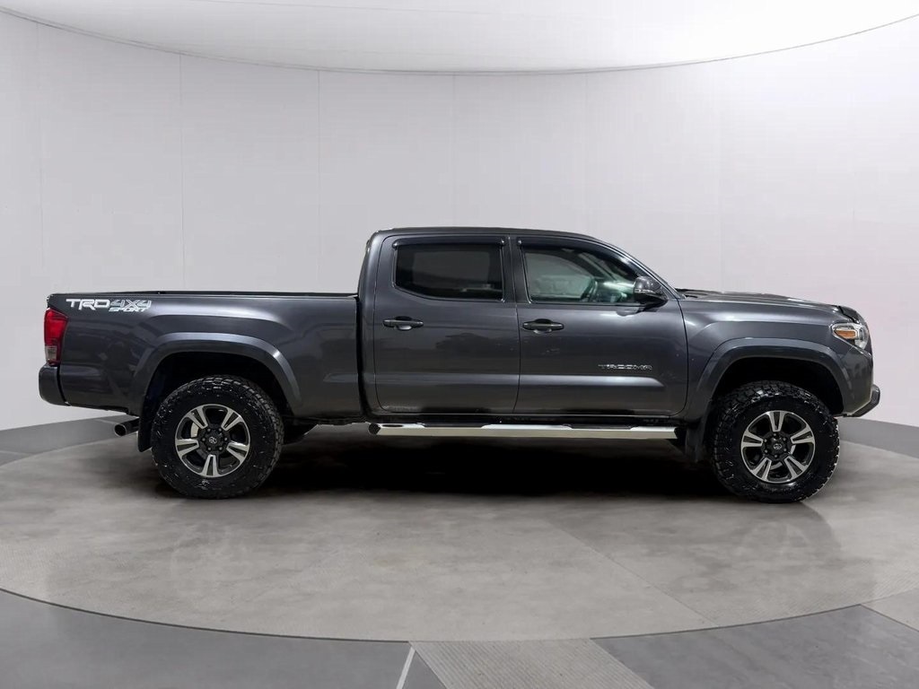 2017 Toyota Tacoma TRD Off-Road photo 3