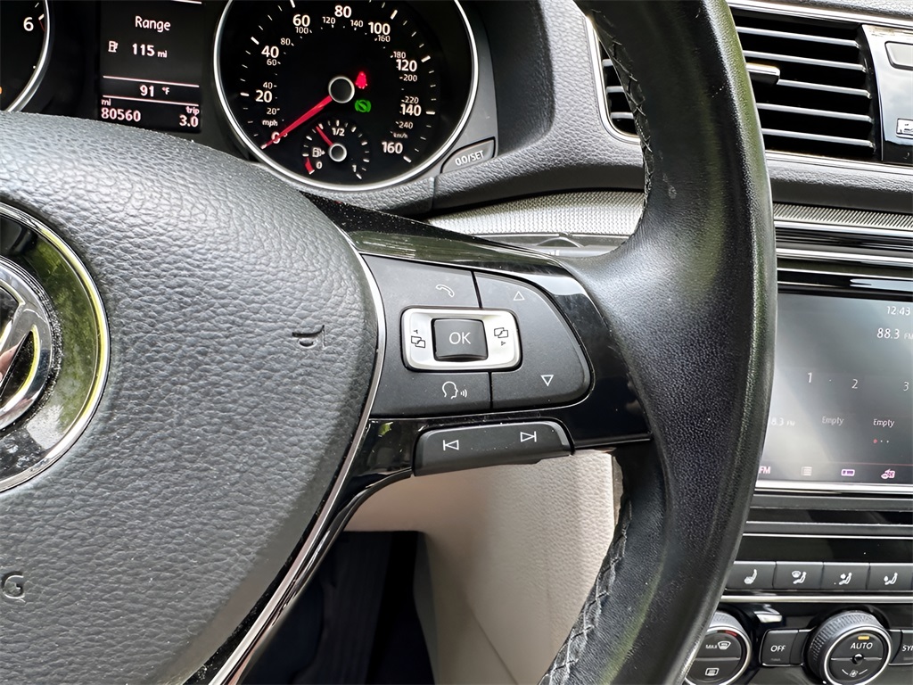 2018 Volkswagen Passat SE photo 11