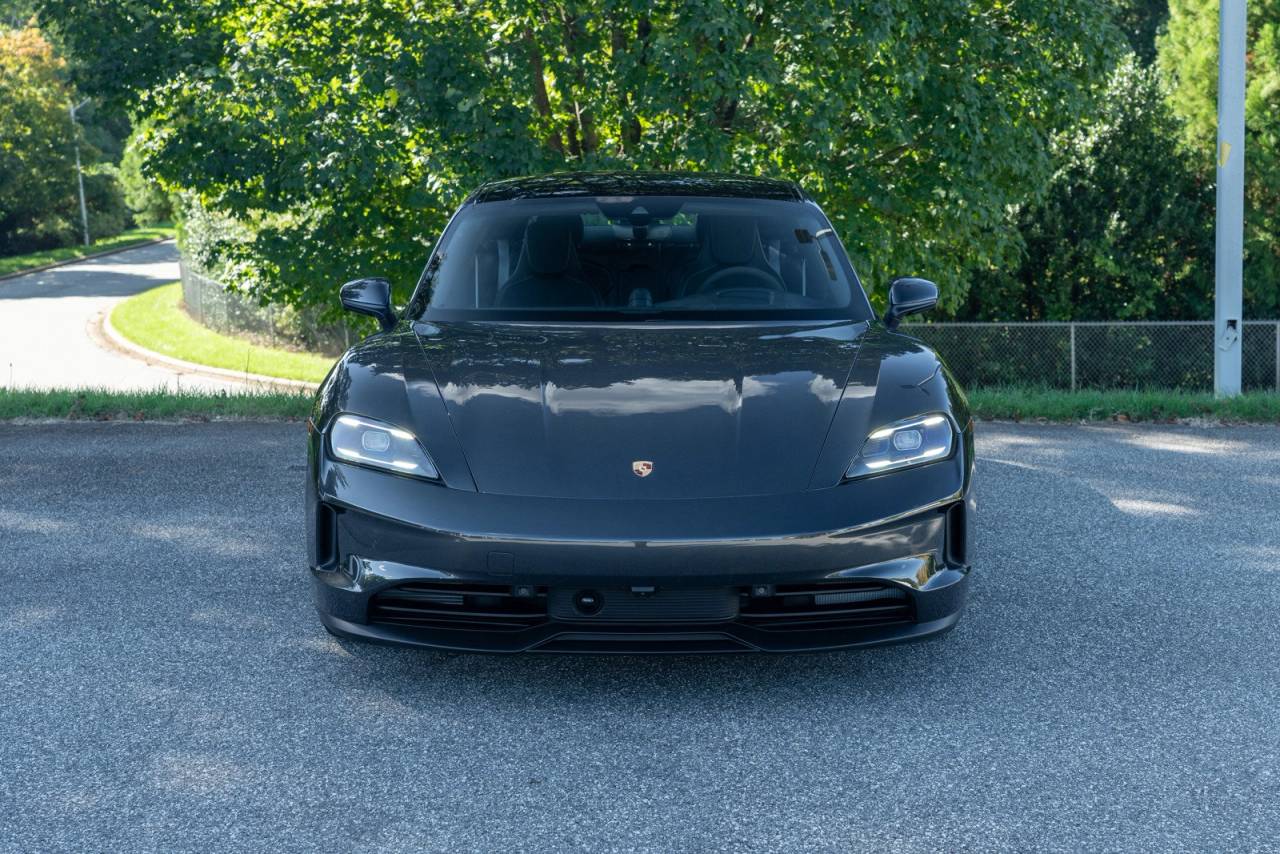 2025 Porsche Taycan 4S photo 4