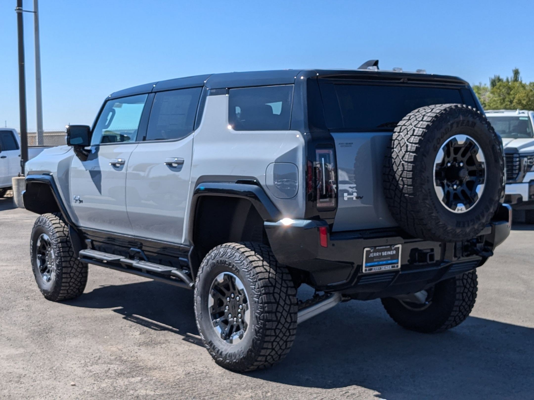 2025 Gmc Hummer EV SUV photo 3