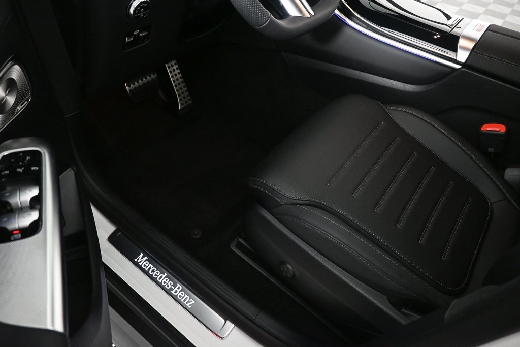 2026 Mercedes Benz GLC 300 photo 4