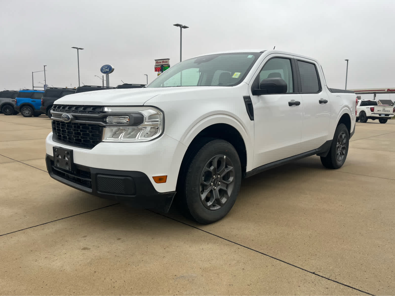 2024 Ford Maverick XLT photo 2