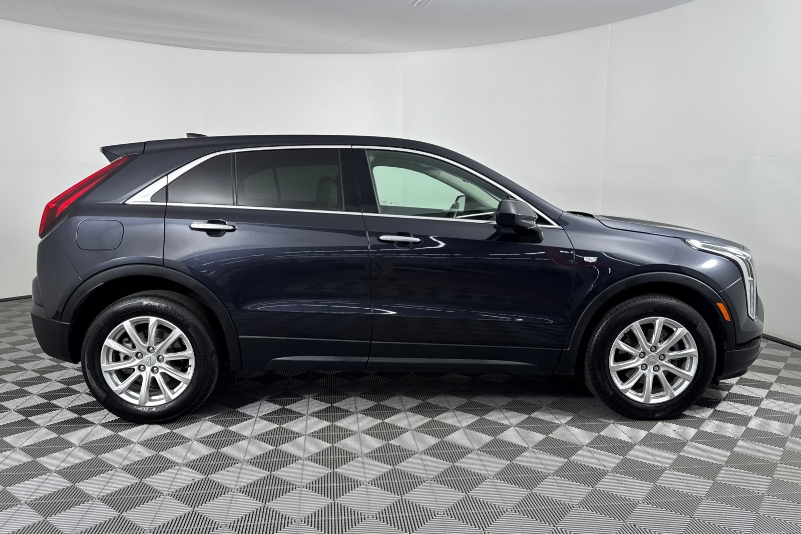 2023 Cadillac XT4 Luxury photo 2