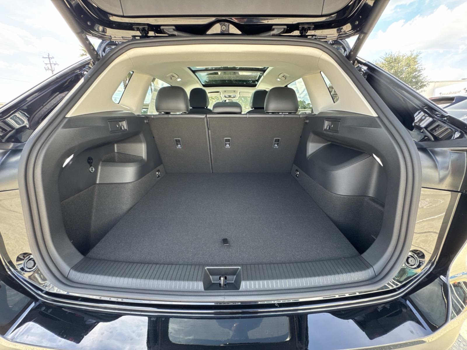 2025 Volkswagen Tiguan SE photo 4