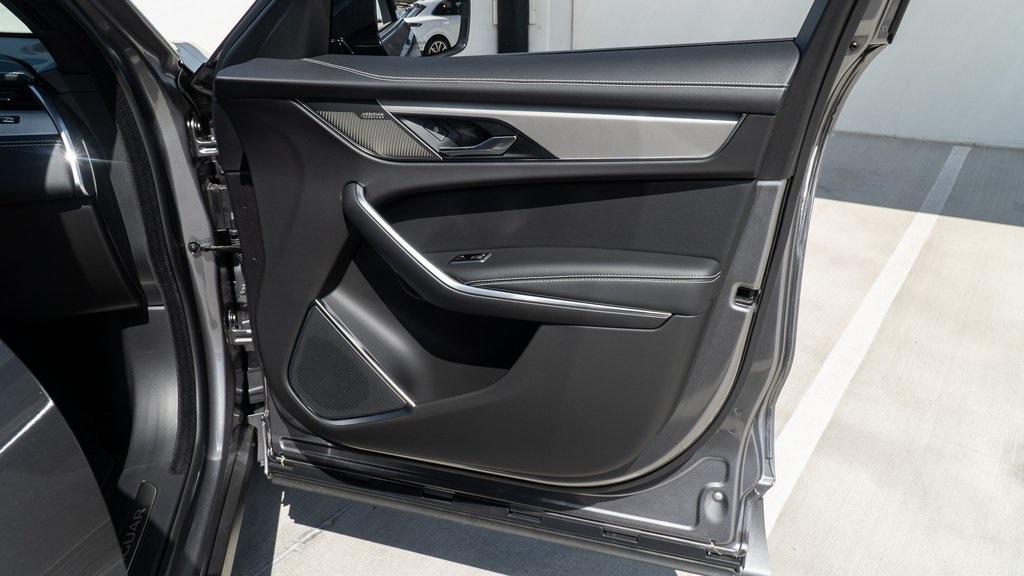 2025 Jaguar F-PACE P250 R-Dynamic S photo 16
