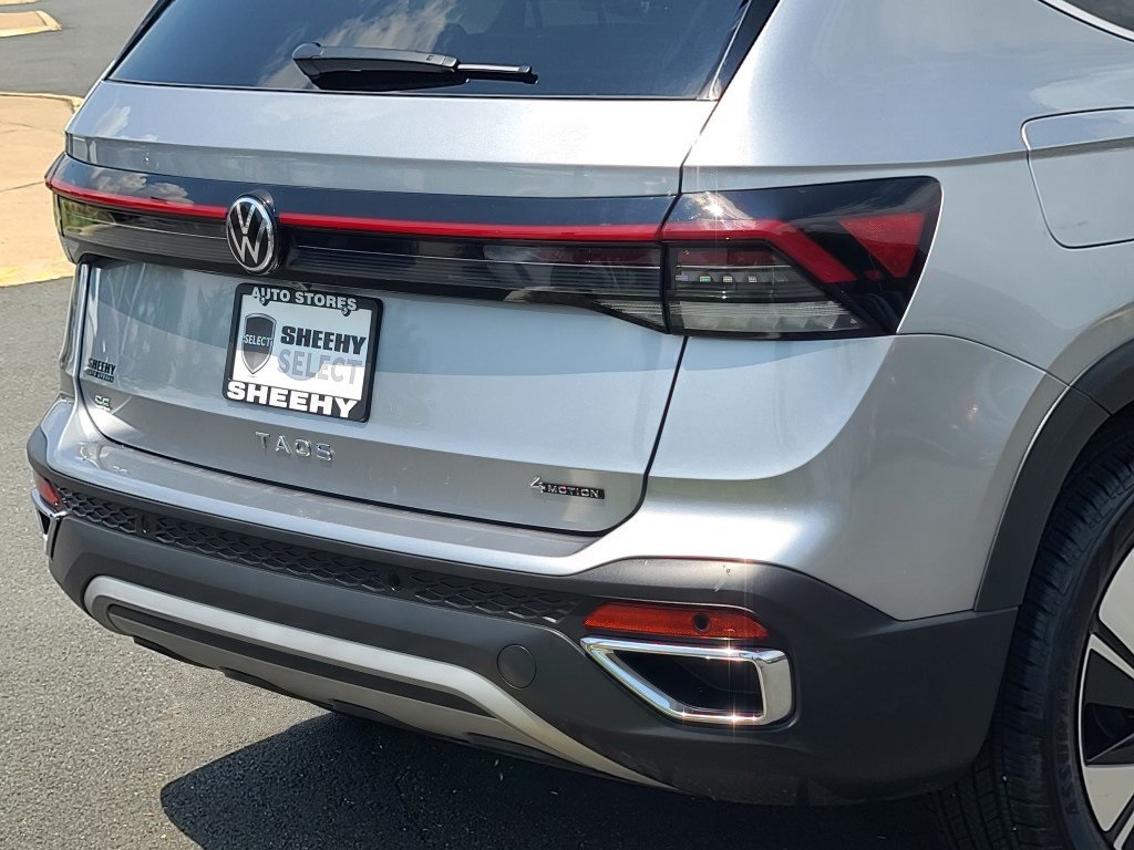 2025 Volkswagen Taos SE photo 4