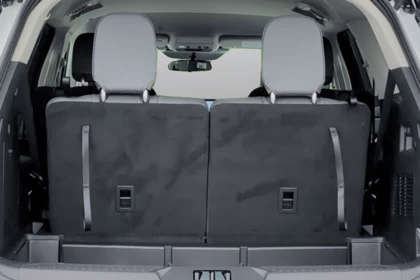 2025 Ford Explorer photo 4