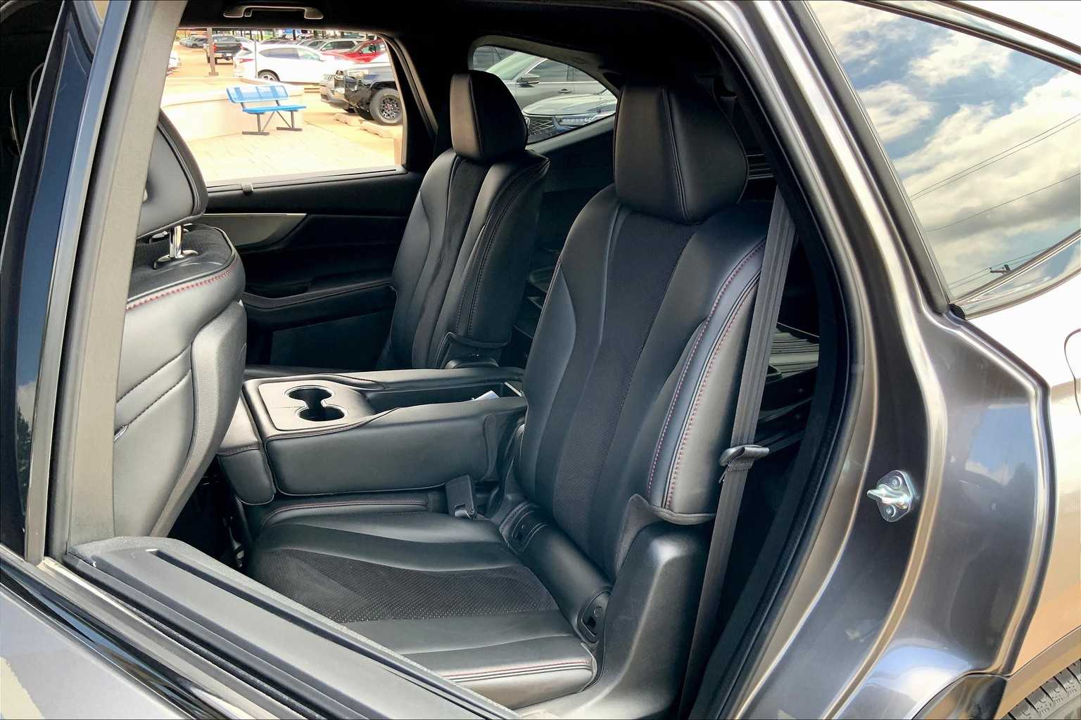 2022 Acura MDX SH-AWD A-Spec photo 16