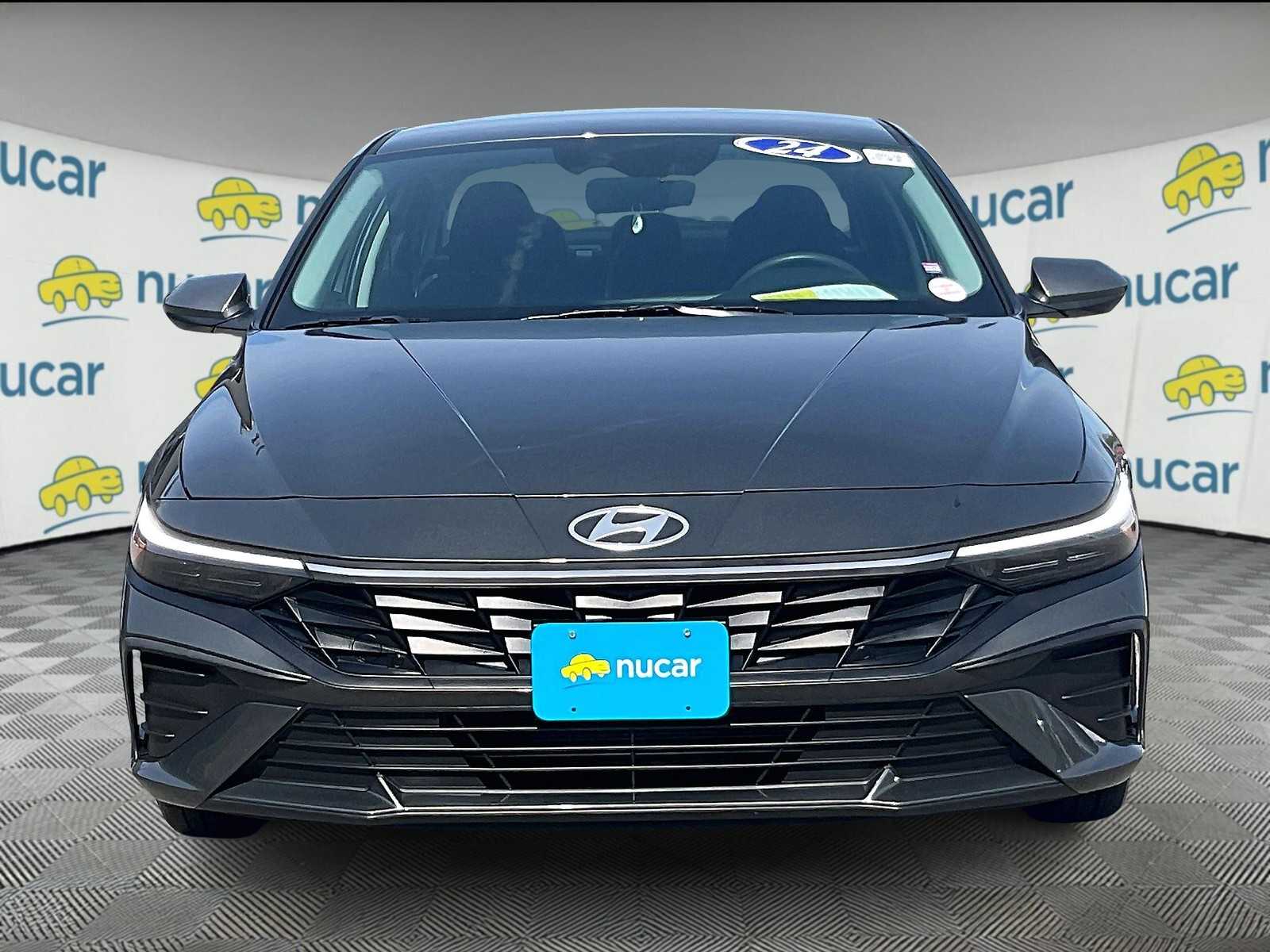 2024 Hyundai Elantra SEL photo 2