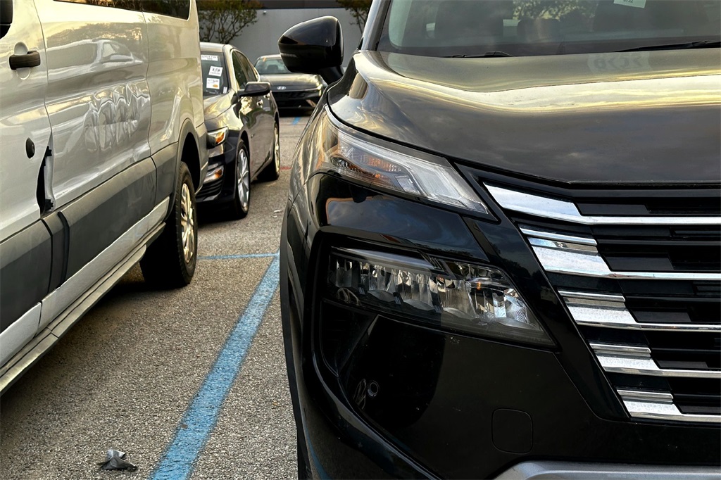 2024 Nissan Rogue SL photo 5