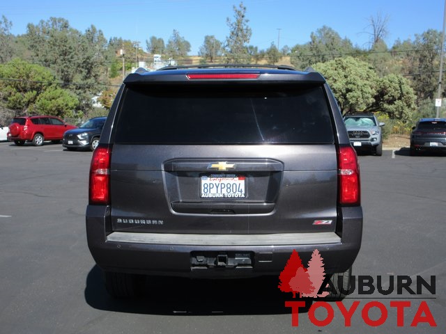 2017 Chevrolet Suburban LT photo 4