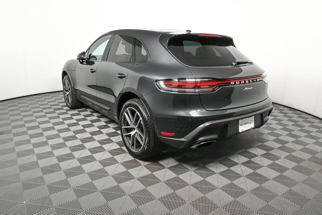 2025 Porsche Macan T photo 3