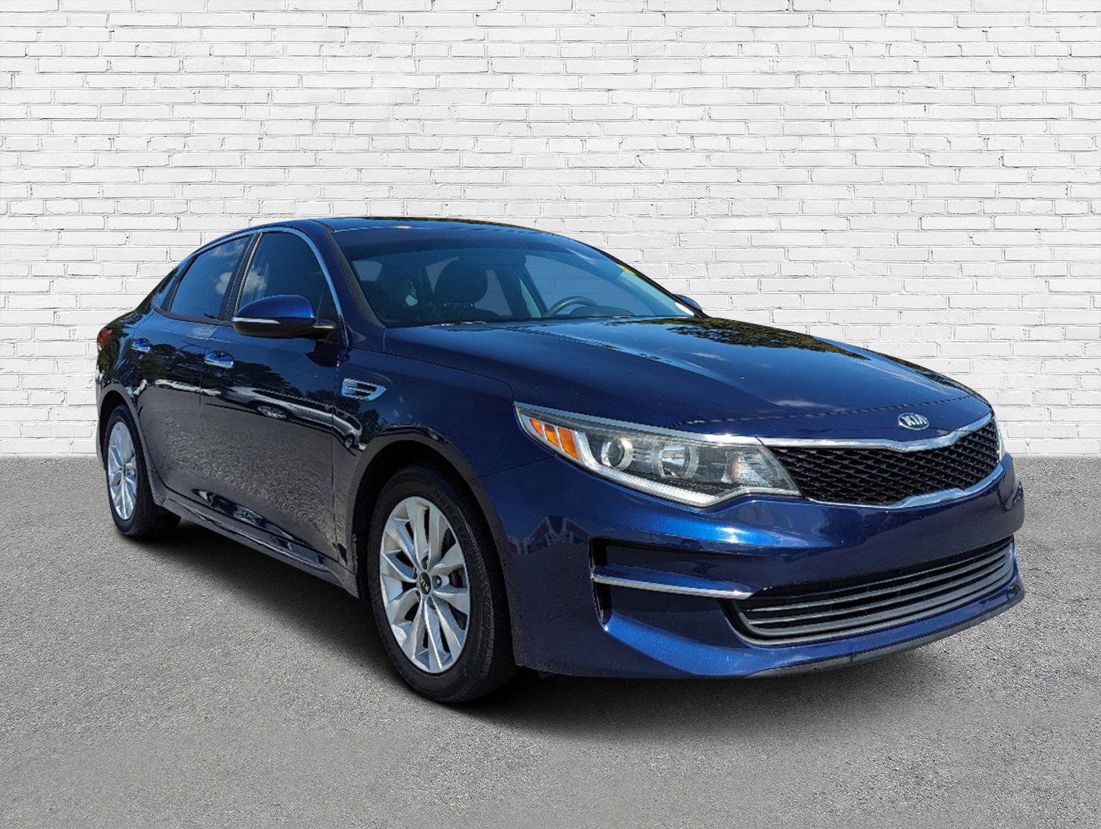 2017 Kia Optima LX's photo