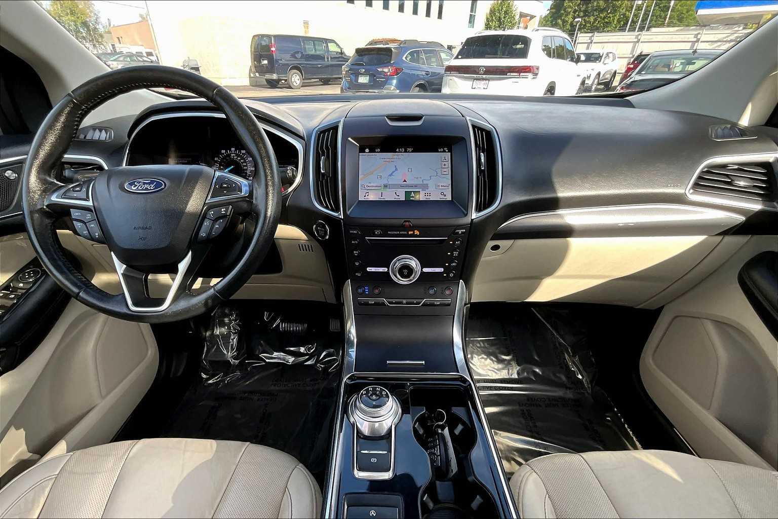 2019 Ford Edge Titanium photo 15