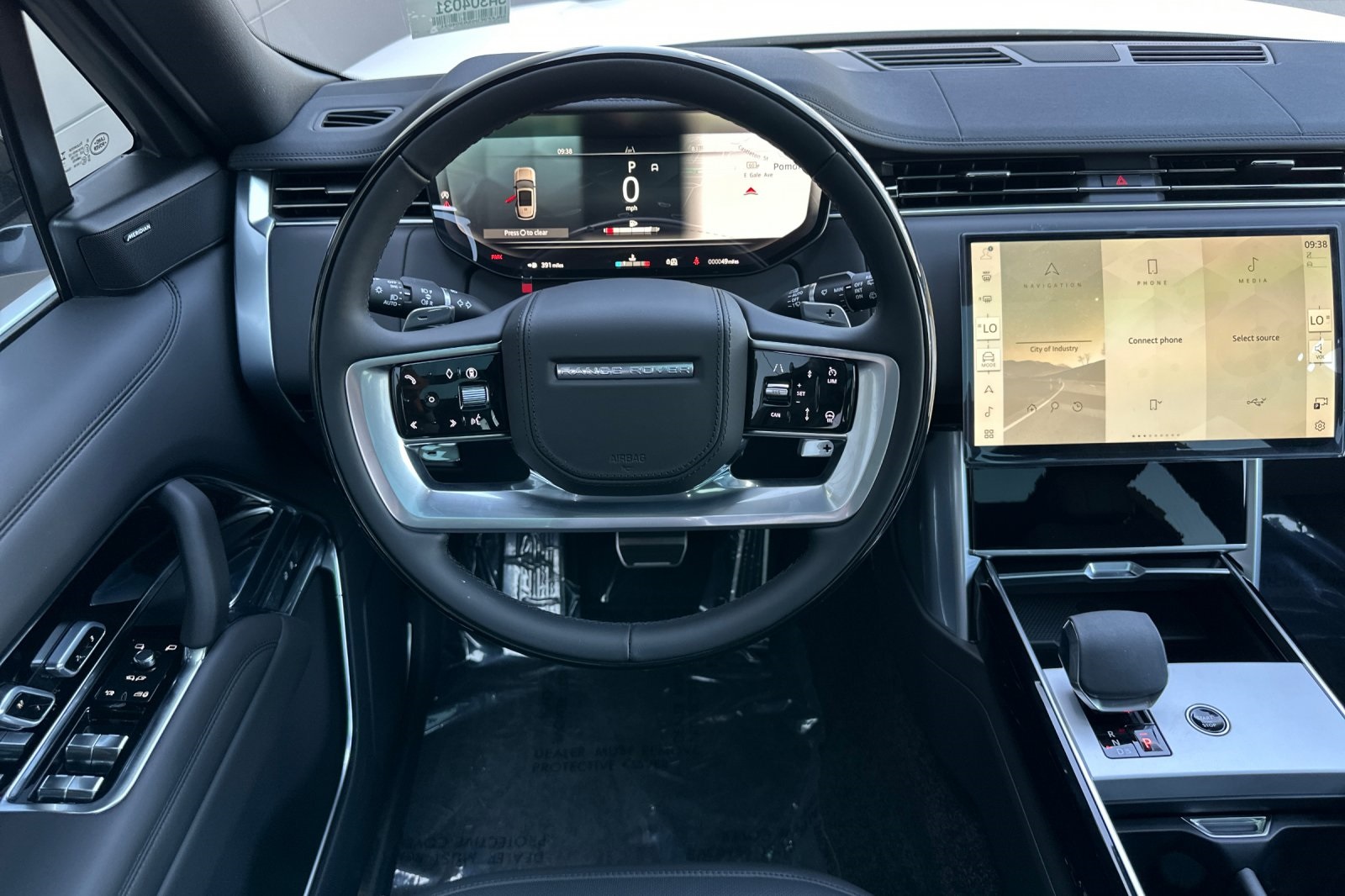 2025 Land Rover Range Rover SE photo 15