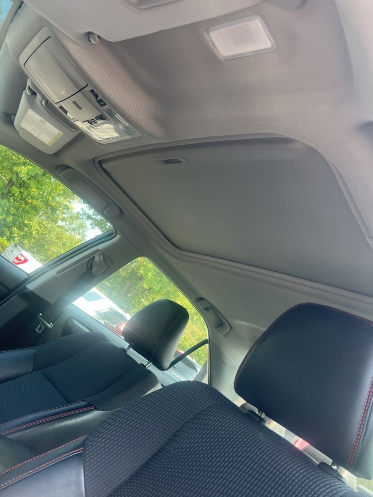 2017 Toyota Camry SE photo 9