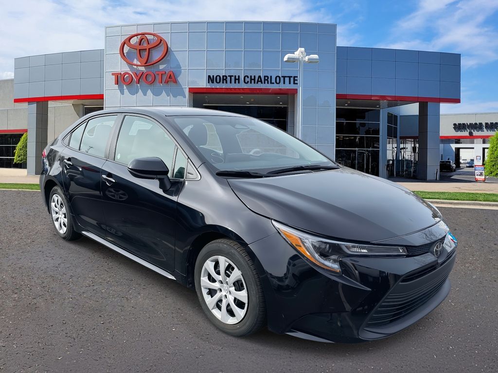 2024 Toyota Corolla LE's photo